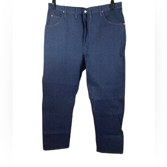 Wrangler Men's Cowboy Cut Relaxed Fit Jean Indigo 44WX30L. NWT. Fits over boot. - Picture 1 of 6